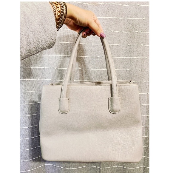 ⭐️Jessica Moore Grey Purse - Picture 2 of 7